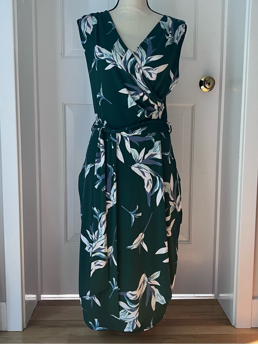 41 Hawthorn Faux Wrap V Neck Midi Dress, Emerald Green, Tropical Print, size L